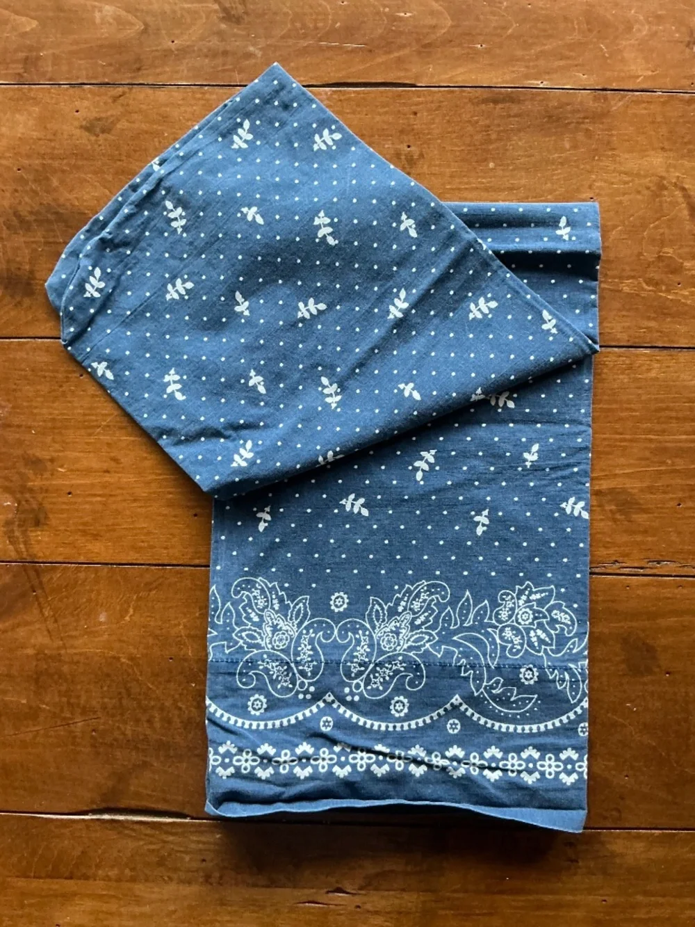 Vintage LRL standard pillowcase set of two